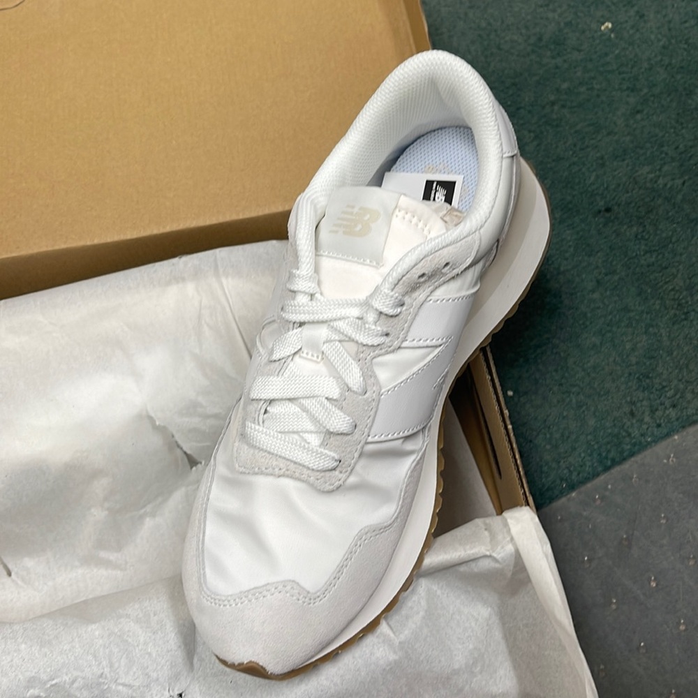 BRAND NEW!!!  237 NEW BALANCE GREY WHITE SIZE 8